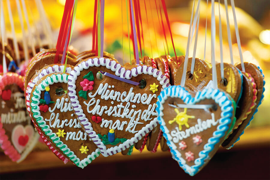 Image showing edible gingerbread Christmas decorations with the words Munich Christmas Market in German.