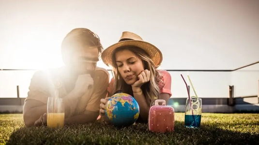 A couple on a picnic in the park